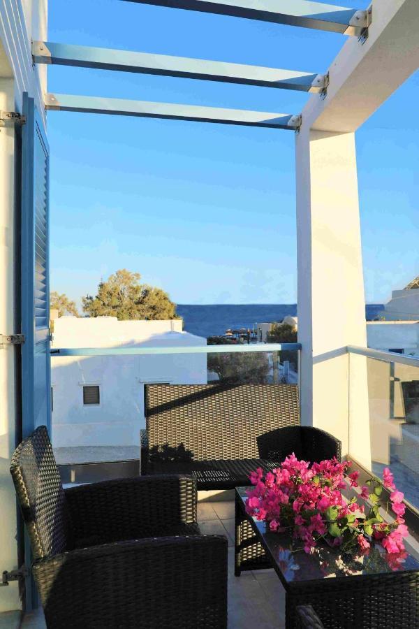 Located By The Sea One Beachfront Private Captain Lazaros Pool Villa With Loft In 750Sqm Spacious Private Plot-Jacuzzi-Sunrelax-Furnished Terace-Gazebo-Private Parking,Sleep 3 Adults And 2 Children, Just Steps From The Black Beach-Seaview Perissa  Exteriér fotografie