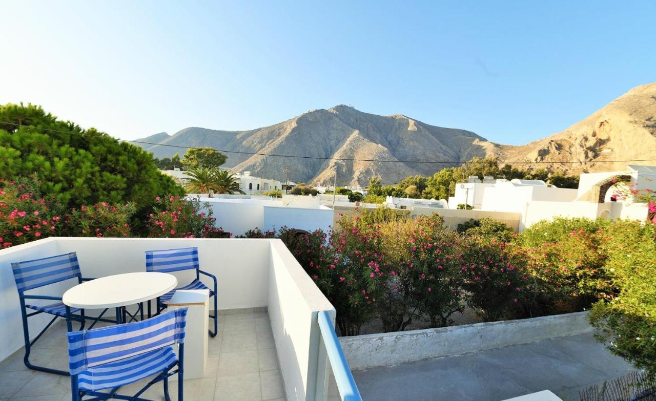 Located By The Sea One Beachfront Private Captain Lazaros Pool Villa With Loft In 750Sqm Spacious Private Plot-Jacuzzi-Sunrelax-Furnished Terace-Gazebo-Private Parking,Sleep 3 Adults And 2 Children, Just Steps From The Black Beach-Seaview Perissa  Exteriér fotografie
