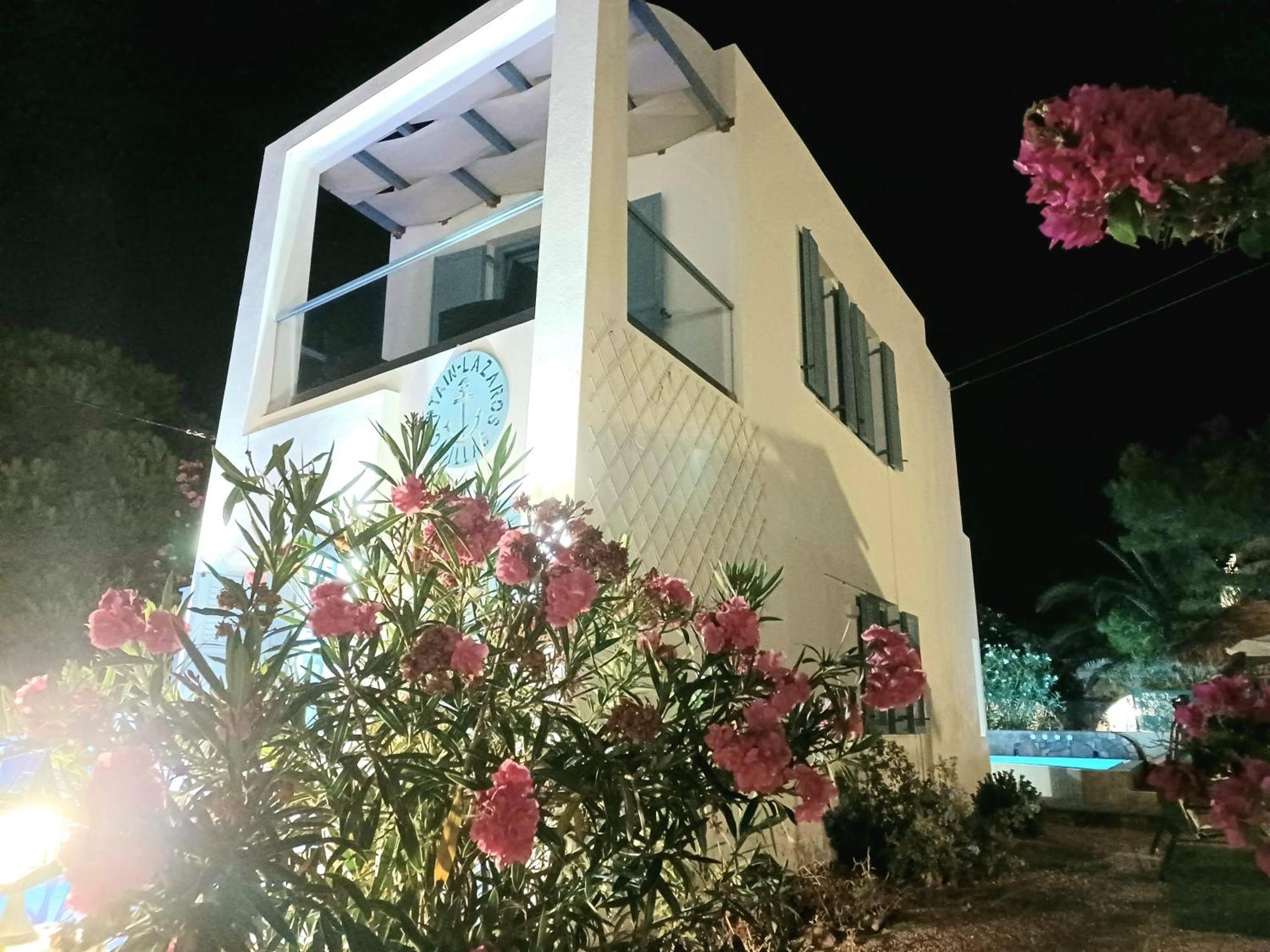 Located By The Sea One Beachfront Private Captain Lazaros Pool Villa With Loft In 750Sqm Spacious Private Plot-Jacuzzi-Sunrelax-Furnished Terace-Gazebo-Private Parking,Sleep 3 Adults And 2 Children, Just Steps From The Black Beach-Seaview Perissa  Exteriér fotografie